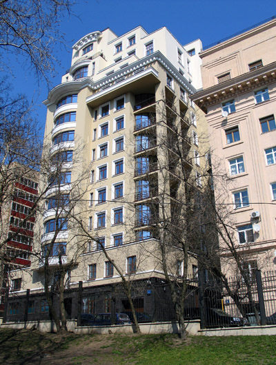 Эксклюзивный 14-этажный жилой дом по переулку Капранова с трехуровневым подземным пространством.